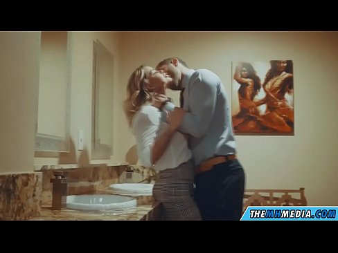 ❤️ Þegar busty ljóska tælir þig á almenningssalerni ☑ Klám á is.valeshop.top ❤